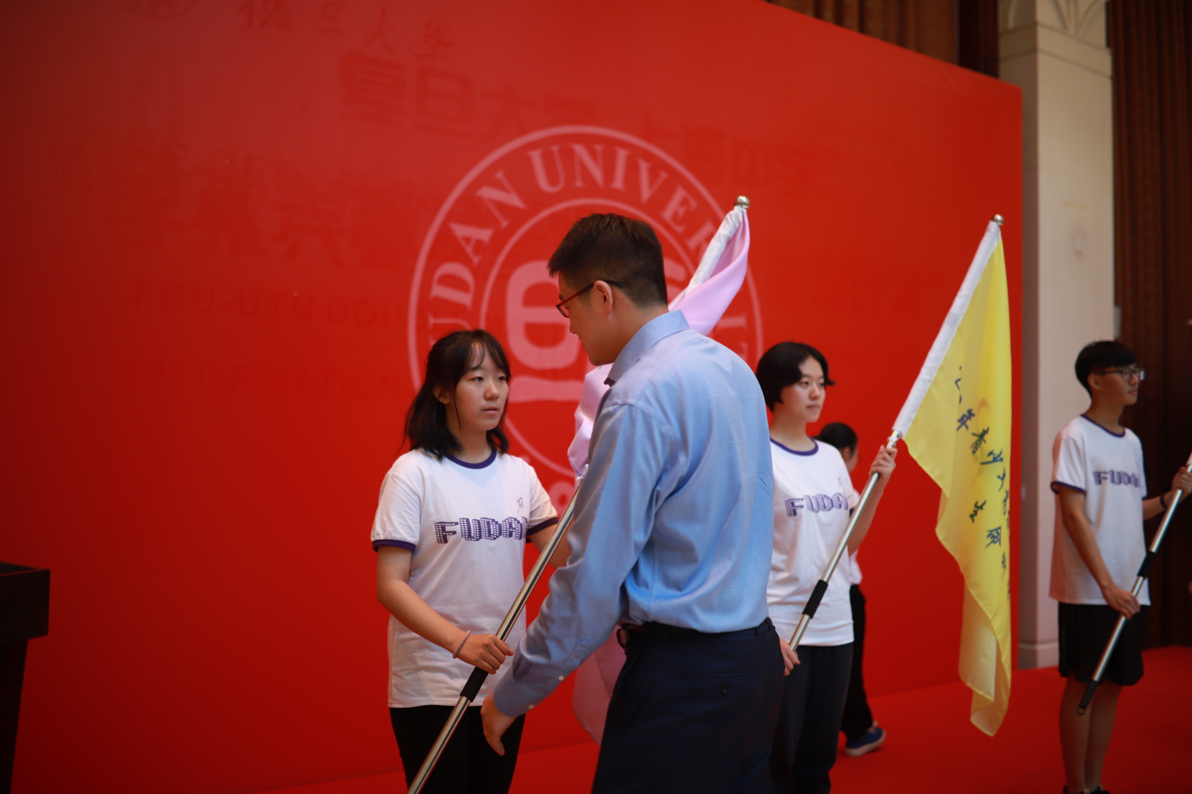 在短暂休息五分钟之后,复旦大学中文系教授,学术委员会主任,复旦大学
